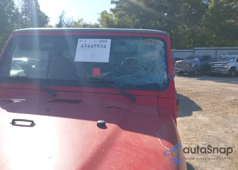 2000 Jeep Wrangler Sport from USA, damaged, VIN 1J4FA49S8YP764016